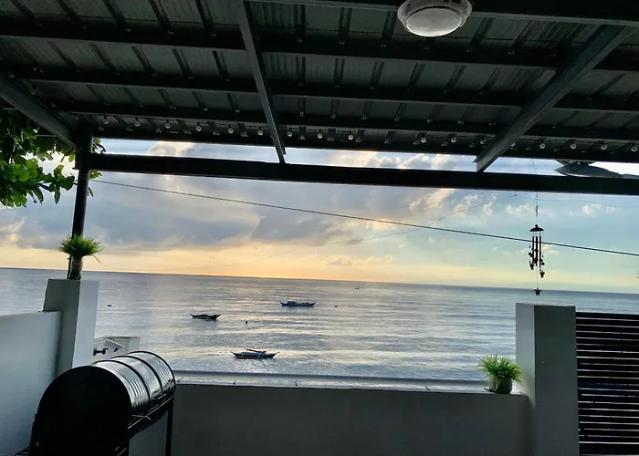 Vakantiehuis Samanthas Cove Private House Oslob Cebu Locals Call It The White House