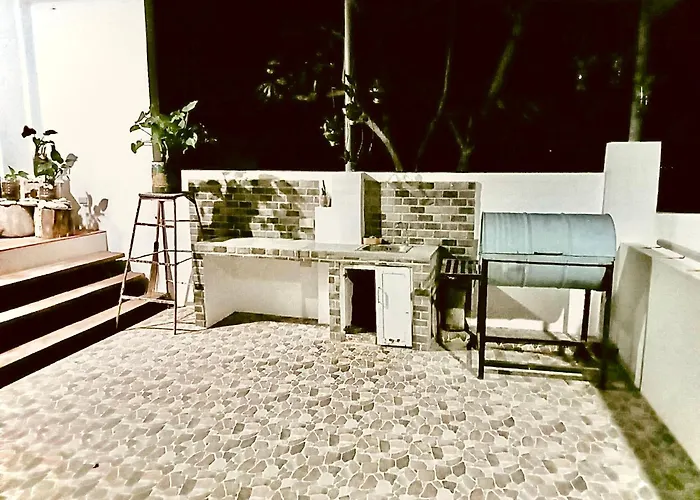Vakantiehuis Samanthas Cove Private House Oslob Cebu Locals Call It The White House Luka