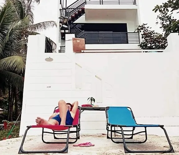 Vakantiehuis Samanthas Cove Private House Oslob Cebu Locals Call It The White House Luka